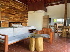 Chalet, Garden View | Desk, laptop workspace, blackout drapes, soundproofing - An Bình Home  (Ha Tien)