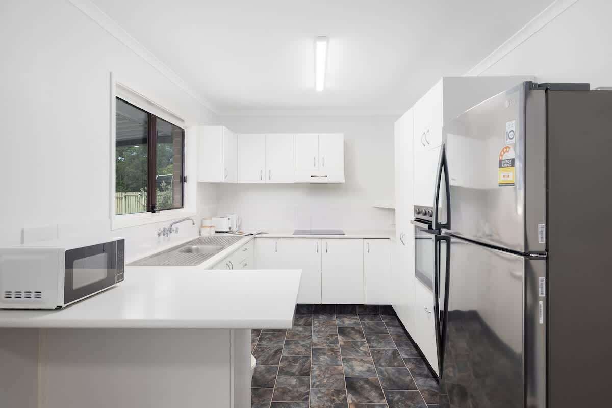 ثلاجة، ميكروويف، فرن، موقد طهي مسطح