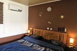 1 bedroom, bed sheets