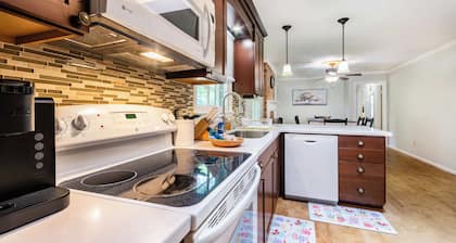 ‼️Southern Charm‼️ | 2BR Greensboro Nest