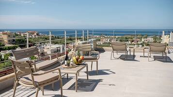 Deluxe Suite, Sea View | Terrace/patio