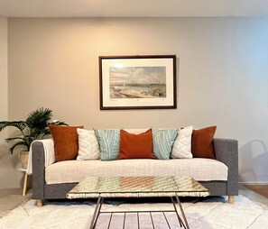 Smart TV, books, stereo