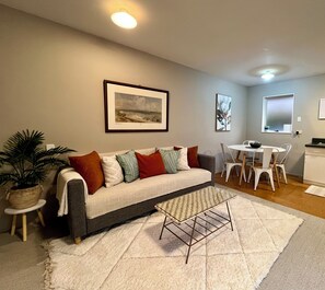 Smart TV, books, stereo