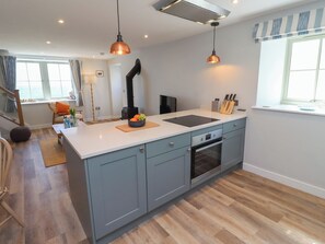 Cookware/dishes/utensils - Puffin Cottage (Alnwick)