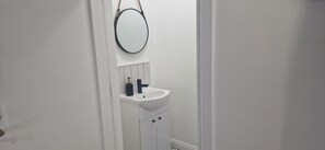 Ducha, secador de pelo, toallas