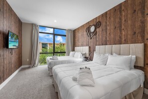 4 habitaciones, tabla de planchar con plancha y cuna de viaje 