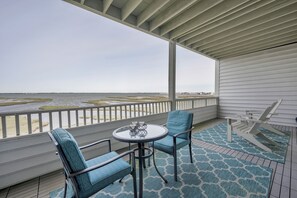 Outdoor dining - New For 2025! Two Bedroom Bayfront Condo On 79th St (Ocean City)