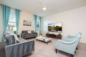 Télévision, lecteur de DVD, livres, chaîne hi-fi