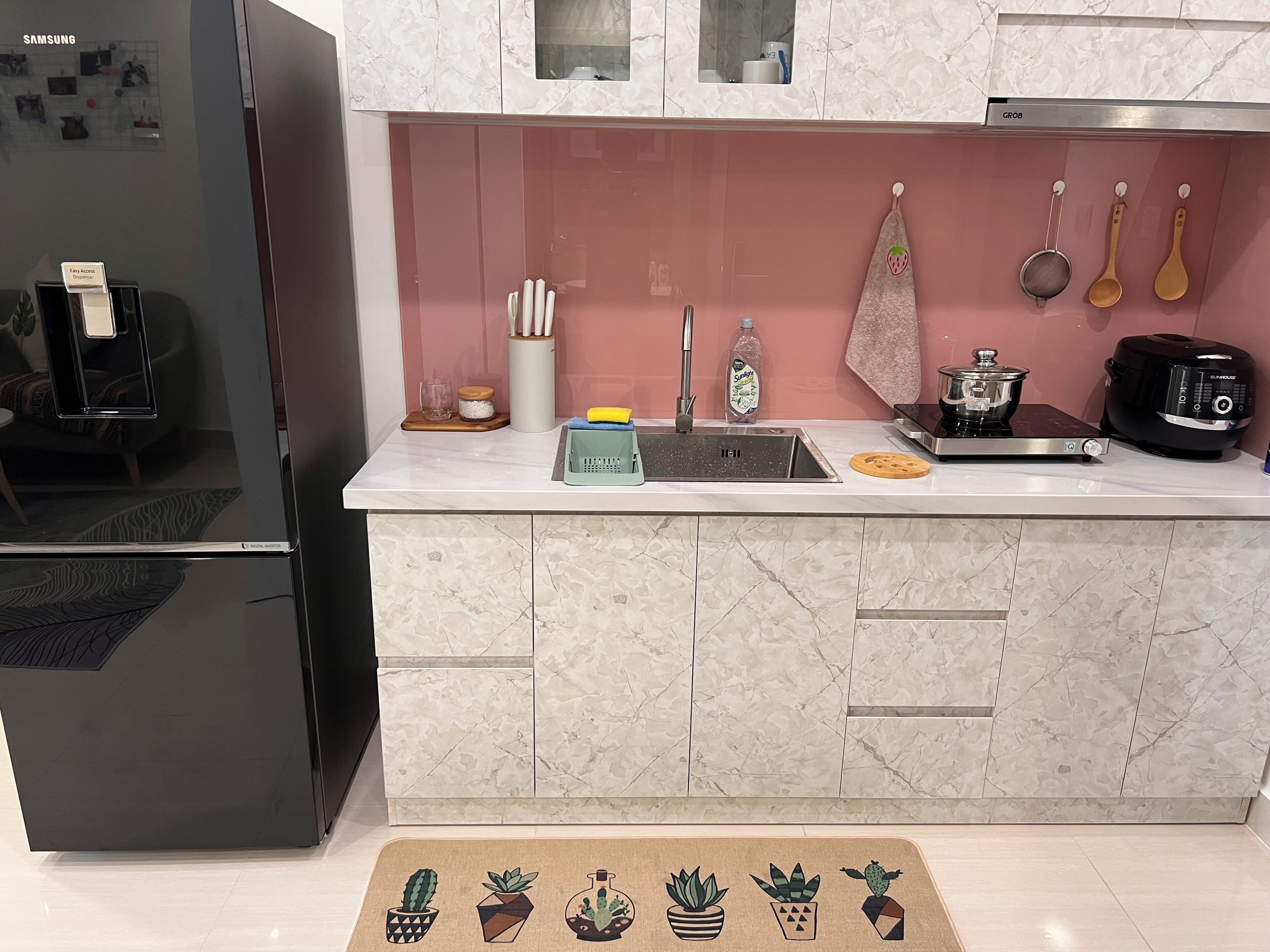 Apartment, Balcony, Pool View | Private kitchen