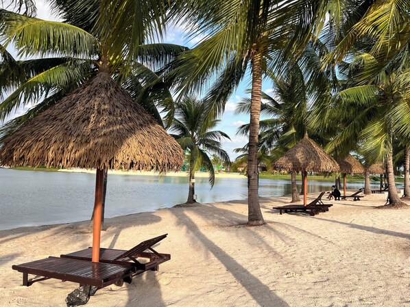 On the beach, white sand, free beach shuttle, sun-loungers