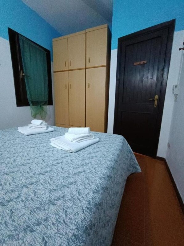 1 bedroom, WiFi, bed sheets