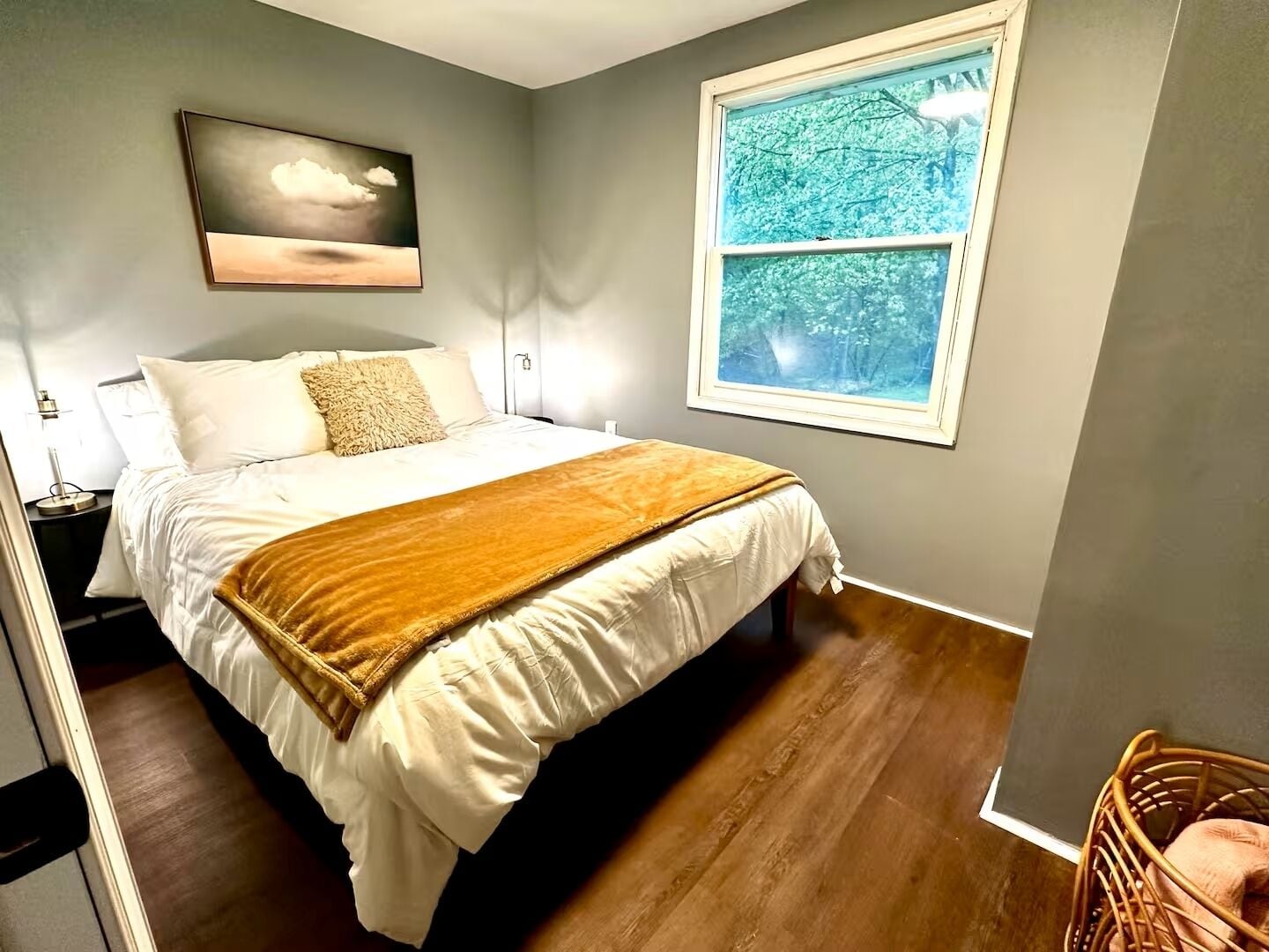 4 slaapkamers, een strijkplank/strijkijzer, reisbedje, gratis wifi