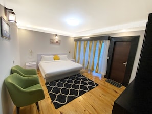 2 chambres, fer et planche à repasser, Wi-Fi, draps fournis