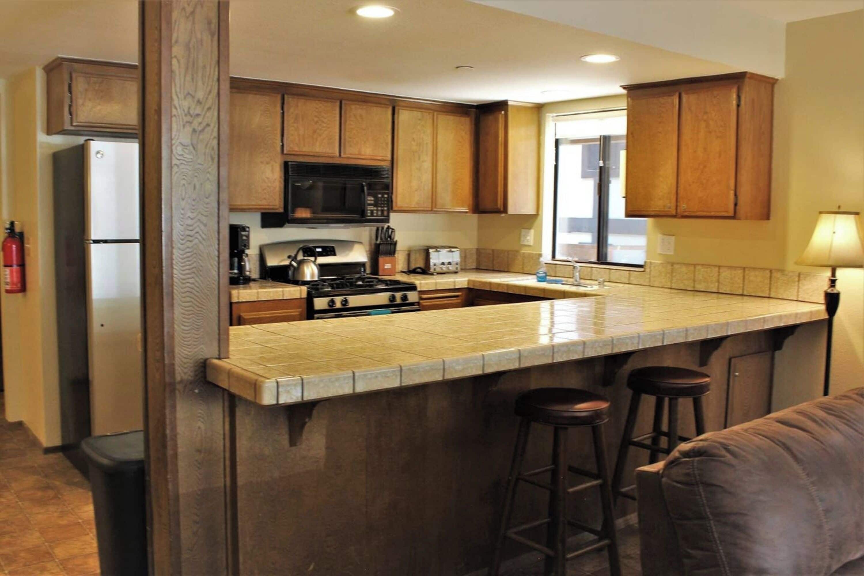 Nhà liên kế có thiết kế đặc trưng, 3 phòng ngủ, lò sưởi | Bếp riêng | Tủ lạnh, lò vi sóng, lò nướng, bếp nấu 