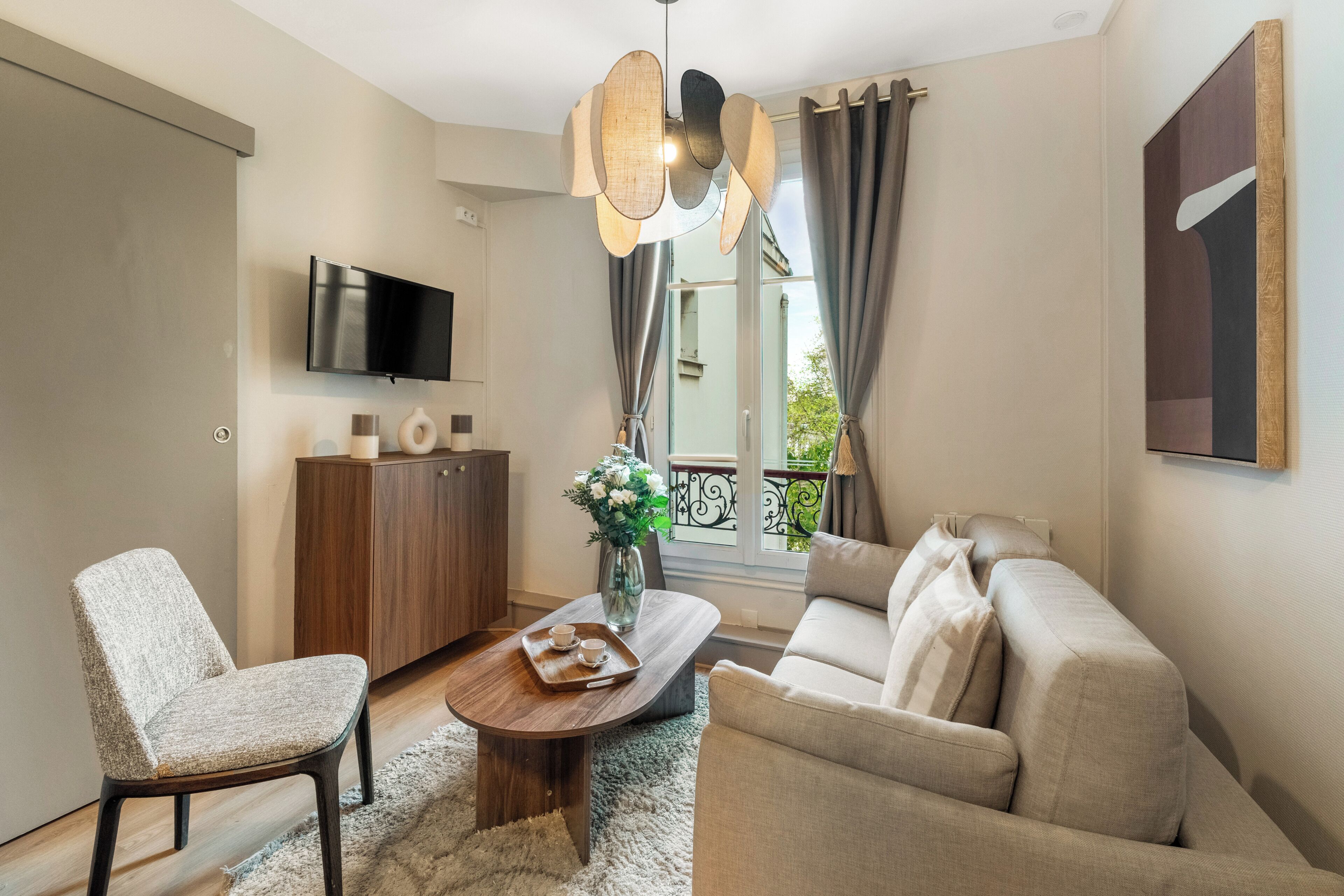 Comfort Apartment, City View | Living area | 80-cm Smart TV with digital channels
