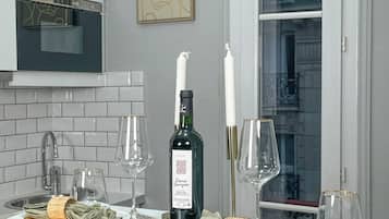 Comfort Apartment, City View | Dining room