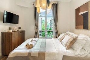 Comfort Apartment, City View | Living area