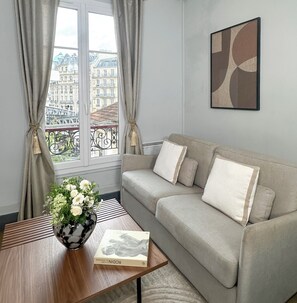 Living area - 827 Barthélémy (Paris)