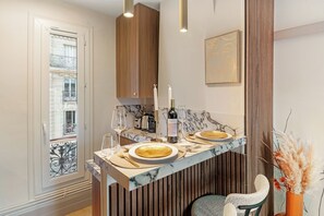 Comfort Apartment, City View | Dining room - 827 Barthélémy (Paris)