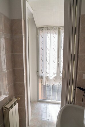 風筒、提供毛巾、番梘、洗頭水