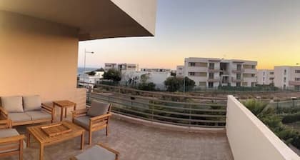 Bright apartment with sea view, terrace and swimming pool