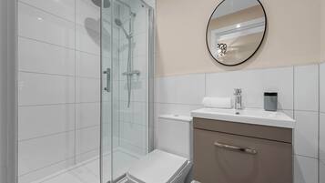 Shower, hair dryer, towels, shampoo