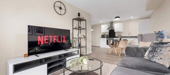 2 Bed City Centre Flat | Balcony | Free Parking