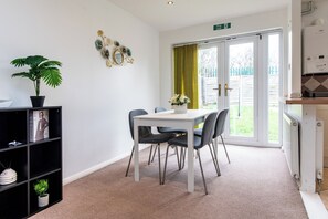 House, 3 Bedrooms | Dining room - Queensbury House (Bedford)