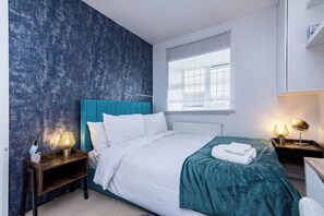 House, 3 Bedrooms | Iron/ironing board, free WiFi - Queensbury House (Bedford)