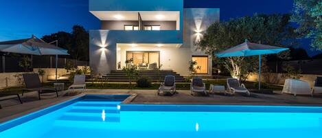 Outdoor pool, a heated pool