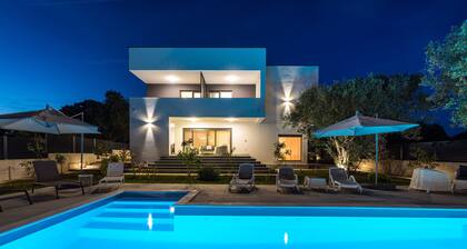 Apartment Vista Mare 2 with heated pool