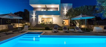 Apartment Vista Mare 2 with heated pool