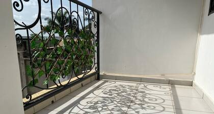Charming 2-bedroom apartment with WiFi, AC, Garden in Odza Borne 12, Yaounde