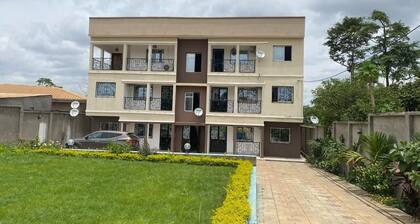 Charming 2-bedroom apartment with WiFi, AC, Garden in Odza Borne 12, Yaounde