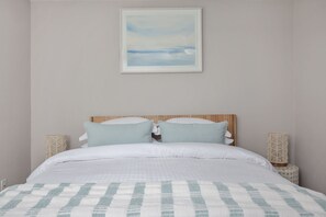 3 bedrooms, desk, iron/ironing board, travel cot