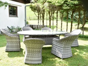 Outdoor dining - Cosy apartment for 2 people with WIFI, TV, terrace and pets allowed (Ellmau)