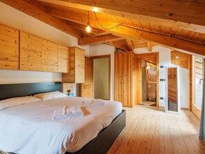 3 chambres, lit parapluie