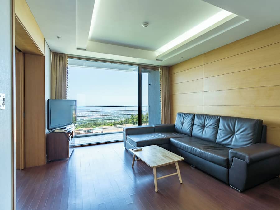 Basic-Doppel- oder -Zweibettzimmer, Balkon, Meerblick | Wohnbereich