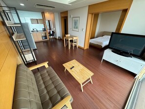 Basic Double or Twin Room, Balcony, Ocean View | Living area