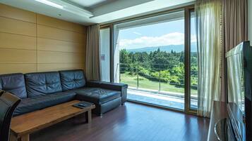 Kamar Quadruple Keluarga, balkon, pemandangan gunung | Area keluarga