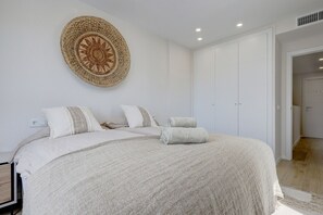 2 chambres, fer et planche à repasser, Wi-Fi gratuit, draps fournis