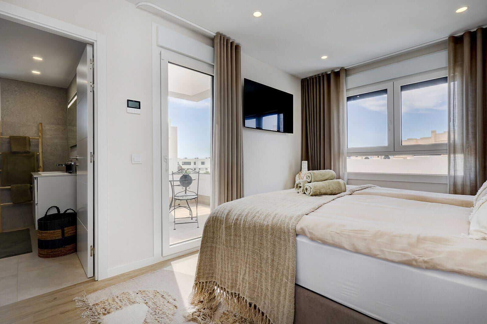 2 bedrooms, iron/ironing board, free WiFi, bed sheets