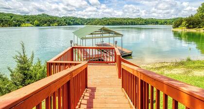 Douglas Lake Front with Private Dock, Private Pavilion, hot tub, and fire pit!!