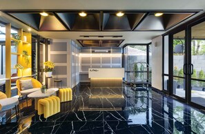 Lobby sitting area - ROOMS INC Sudirman Jakarta (Jakarta)