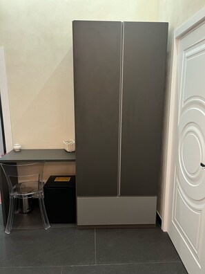 خزانة ملابس