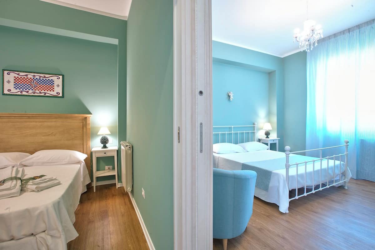In-room safe, soundproofing, iron/ironing board, free WiFi