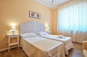 Deluxe Double Room, City View | In-room safe, soundproofing, iron/ironing board, free WiFi - B&B del Corso (Capo d'Orlando)