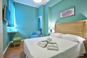 Suite, byutsikt | Safe på rommet, lydisolert, strykejern/-brett og wi-fi (inkludert)