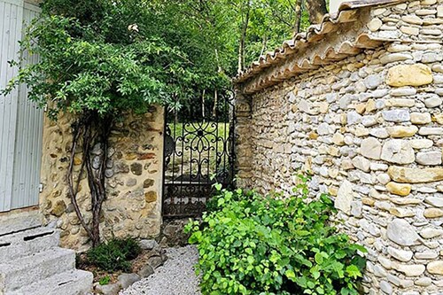 Rare product: Top-of-the-range Provencal farmhouse in the heart of the vineyards