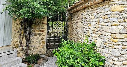 Rare product: Top-of-the-range Provencal farmhouse in the heart of the vineyards